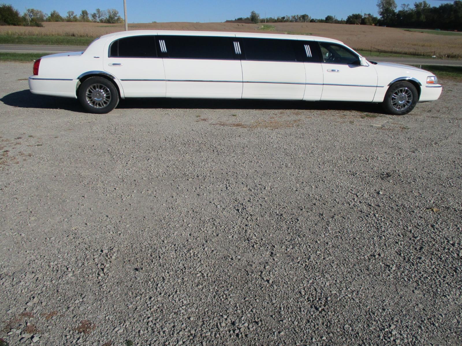 2003 White /Black Lincoln Town Car Limousine (1L1FM81W33Y) with an 4.6L V8 SOHC 16V engine, 4-Speed Automatic Overdrive transmission, located at 1725 US-68 N, Bellefontaine, OH, 43311, (937) 592-5466, 40.387783, -83.752388 - 2003 LINCOLN 120” “5dr” SUPER STRETCH/DA BRYAN, White/Black Lth. J Seat Int., AM/FM/CD/DVD/TV’S, Deluxe Wood Bar w/Champ/Ice Buckets & glassware, Front/Rear AC/Heat, Electric divider, Mood Lights, Chrome wheels w/new Tires. - Photo #3