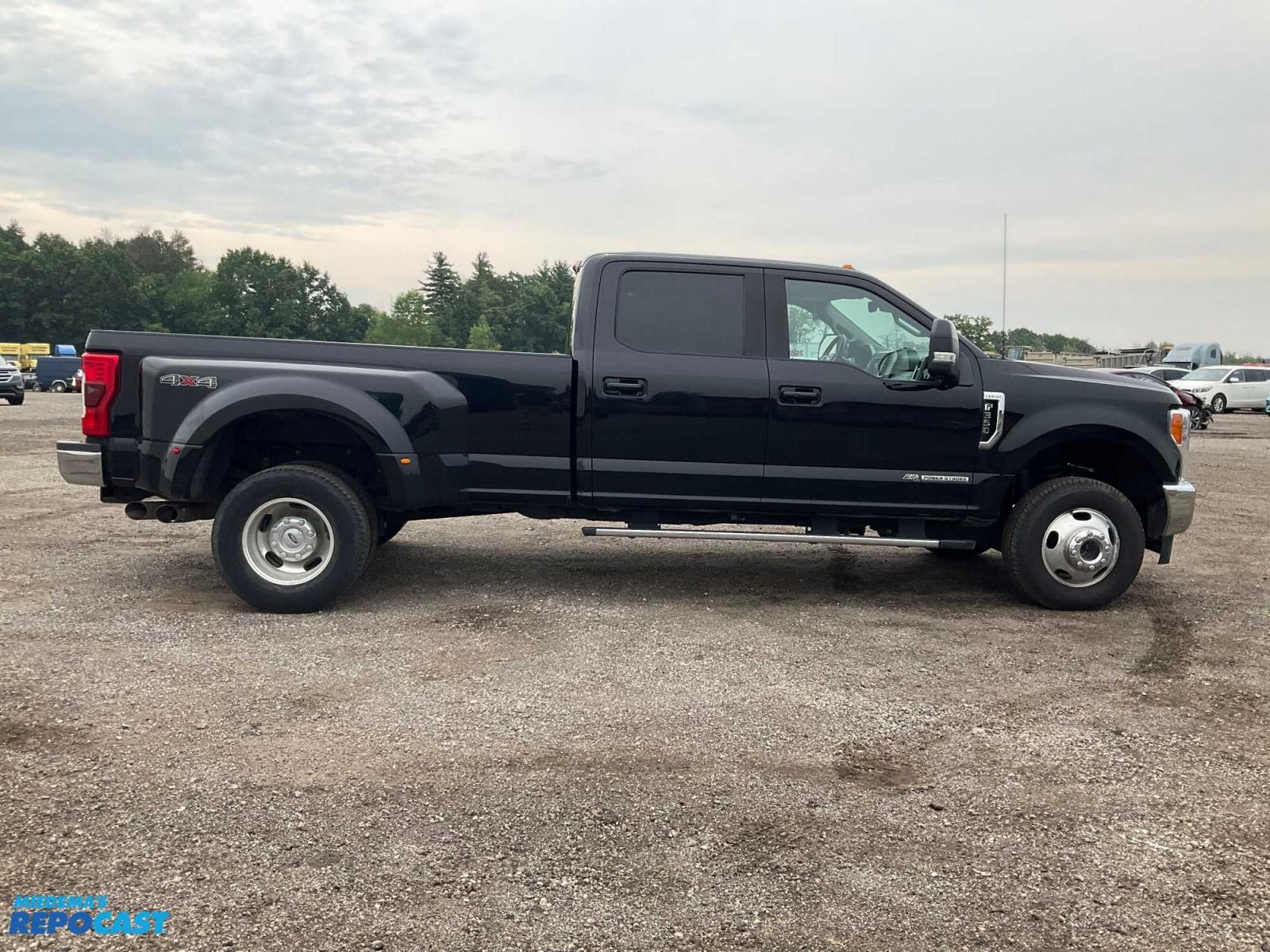 2017 Black /Black Ford F-350 SD Lariat Crew Cab Long Bed DRW 4WD (1FT8W3DT1HE) with an 6.7L V8 OHV 16V DIESEL engine, 6A transmission, located at 1725 US-68 N, Bellefontaine, OH, 43311, (937) 592-5466, 40.387783, -83.752388 - Photo #6