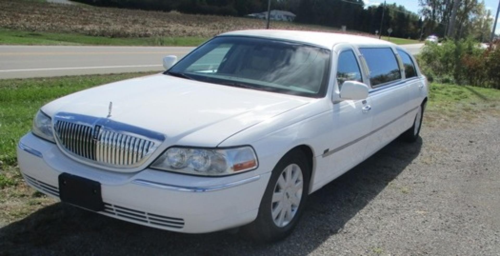 2006 White /Tan Lincoln Town Car Executive Limo (1L1FM88W66Y) with an 4.6L V8 SOHC 16V engine, 4-Speed Automatic transmission, located at 1725 US-68 N, Bellefontaine, OH, 43311, (937) 592-5466, 40.387783, -83.752388 - 2006 LINCOLN 70” STRETCH/TIFFANY, White/Tan, Elec Divider, Twin Bars w/glassware, AM/FM/CD/DVD/MP3, Flat Screen, Mirrored ceiling, New Tires, "Low Miles". - Photo#0