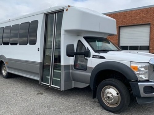 2014 Ford F-550, Turtle Top Odyssey XL