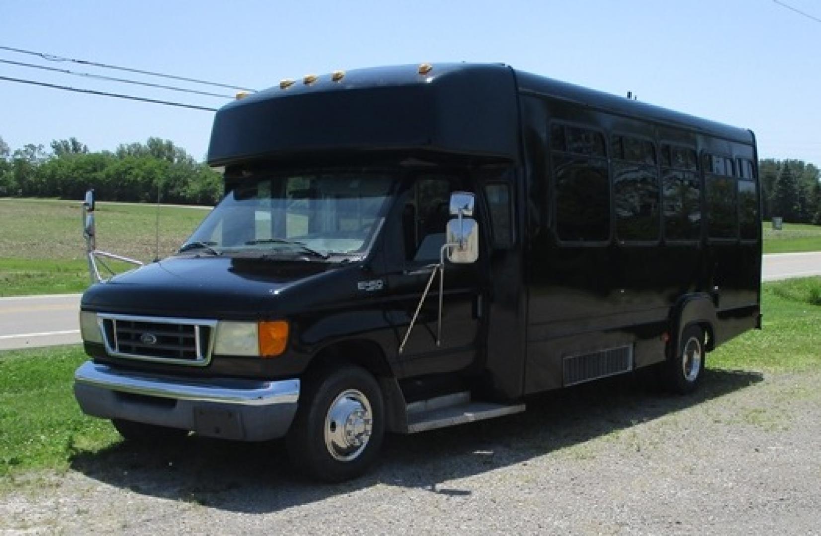 2003 Black /Blue Ford Econoline E450 Super Duty (1FDXE45F93H) with an 7.3L V8 OHV 16V TURBO DIESEL engine, Auto transmission, 0.000000, 0.000000 - 2003 FORD E450 GOSHEN “25 psg.” BUS, 7.3 Turbo Diesel, Auto, Black/Blue/Gray, Mid--Back Reclining side slide Seats, Flat Screen w/AM/FM/DVD/MP3, Manual Doors, Chrome Liners. - Photo#0