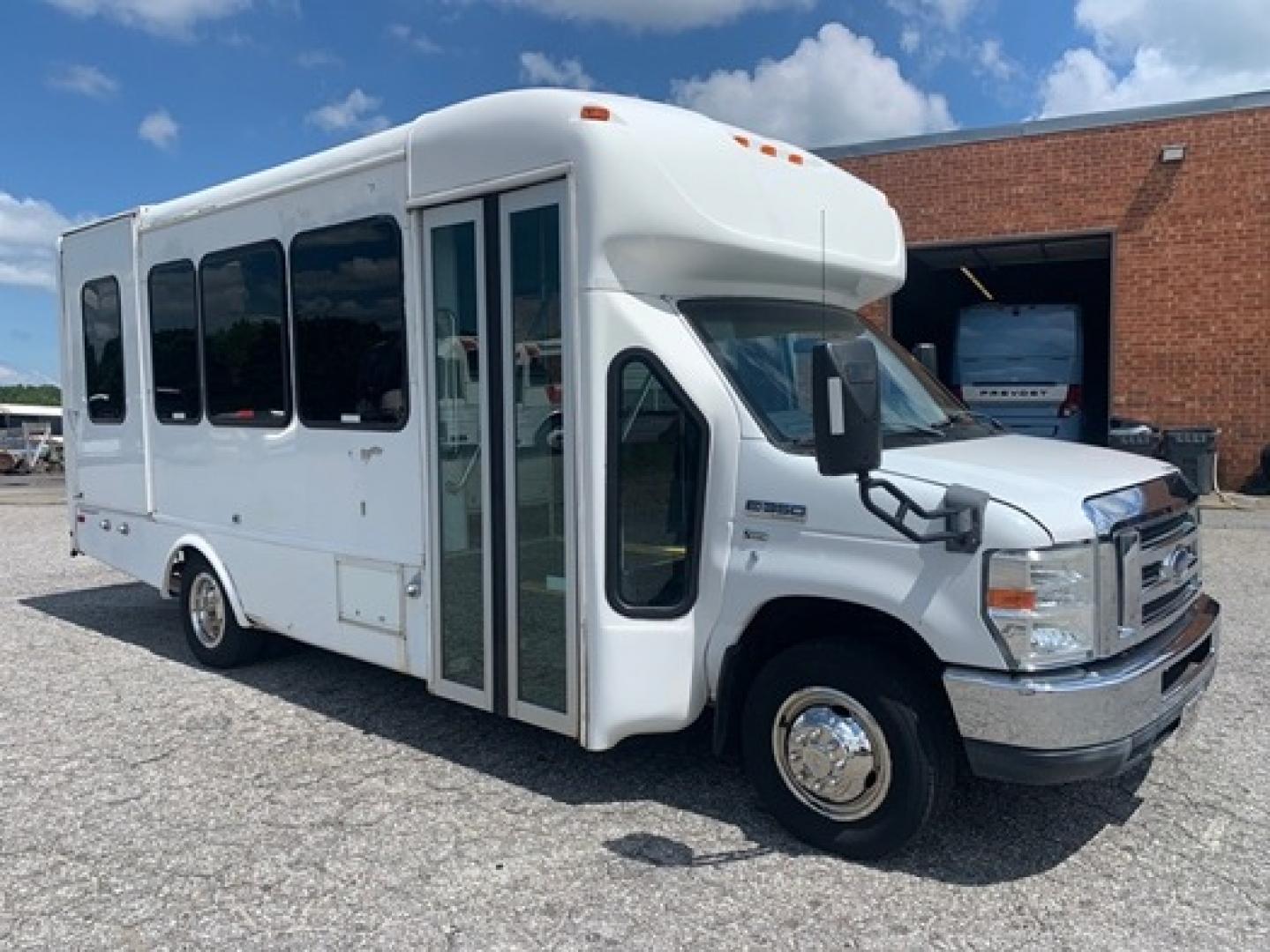 2012 White /Blue Ford E350 with an 5.4L engine, Auto transmission, 0.000000, 0.000000 - Photo#0