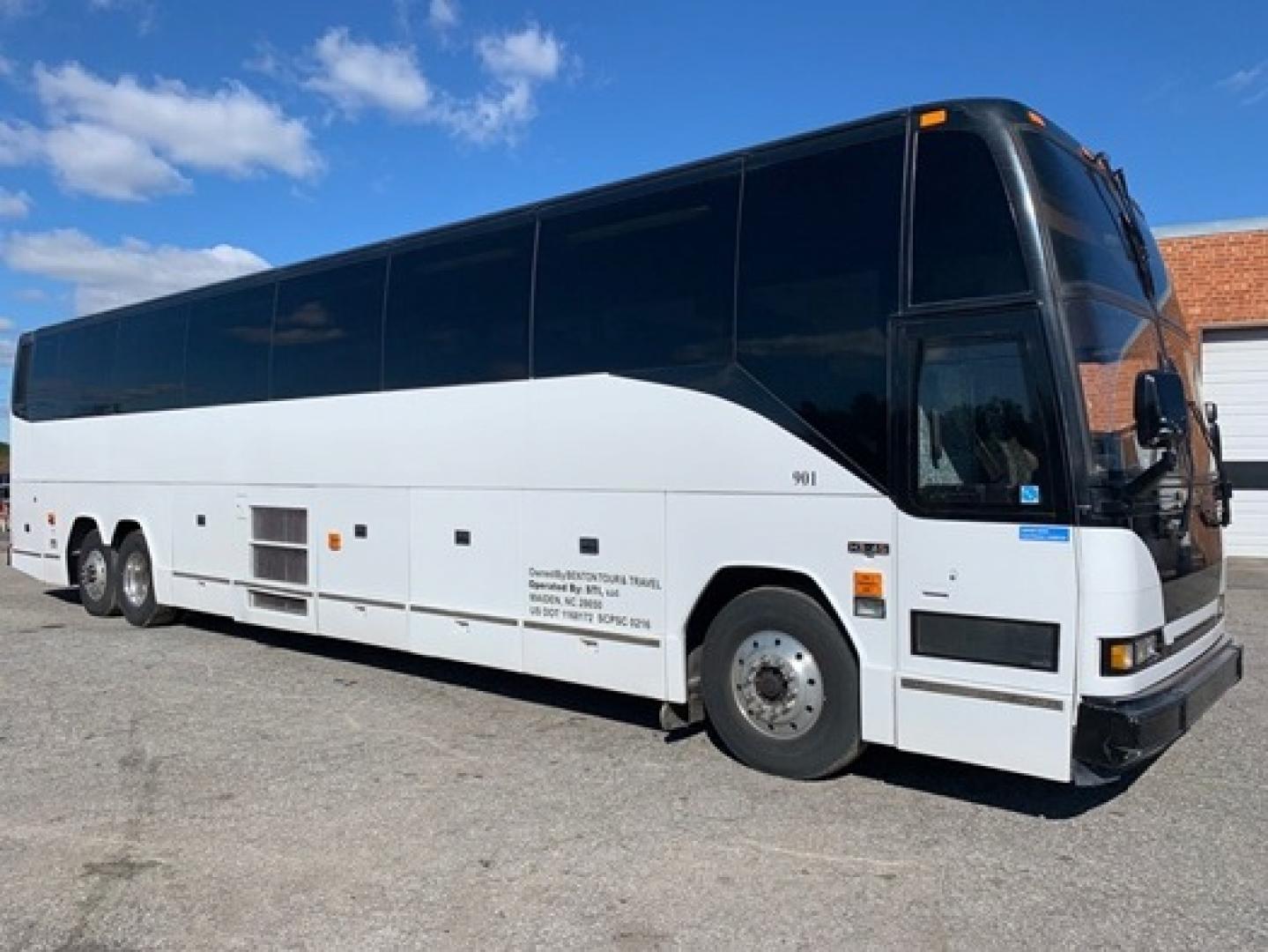 2001 White /Multi Prevost HS-45 with an Detroit Diesel Series 60 engine, Allison transmission, 0.000000, 0.000000 - Photo#0