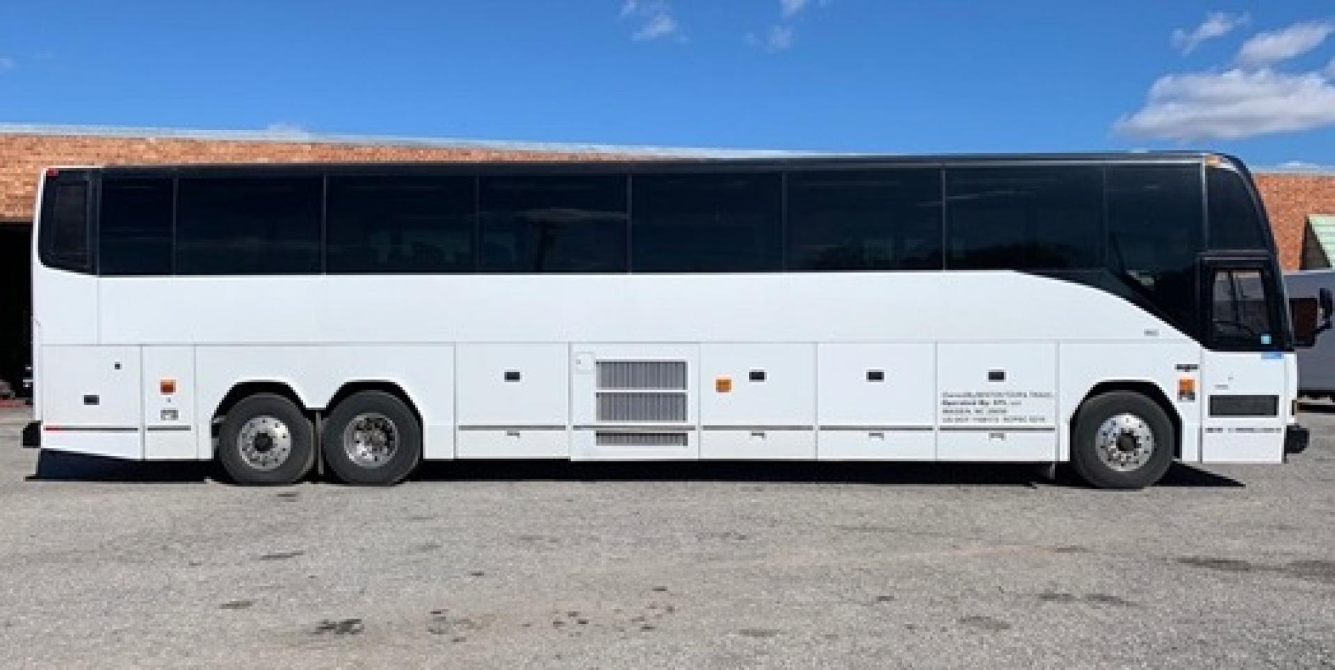 2001 White /Multi Prevost HS-45 with an Detroit Diesel Series 60 engine, Allison transmission, 0.000000, 0.000000 - Photo#1