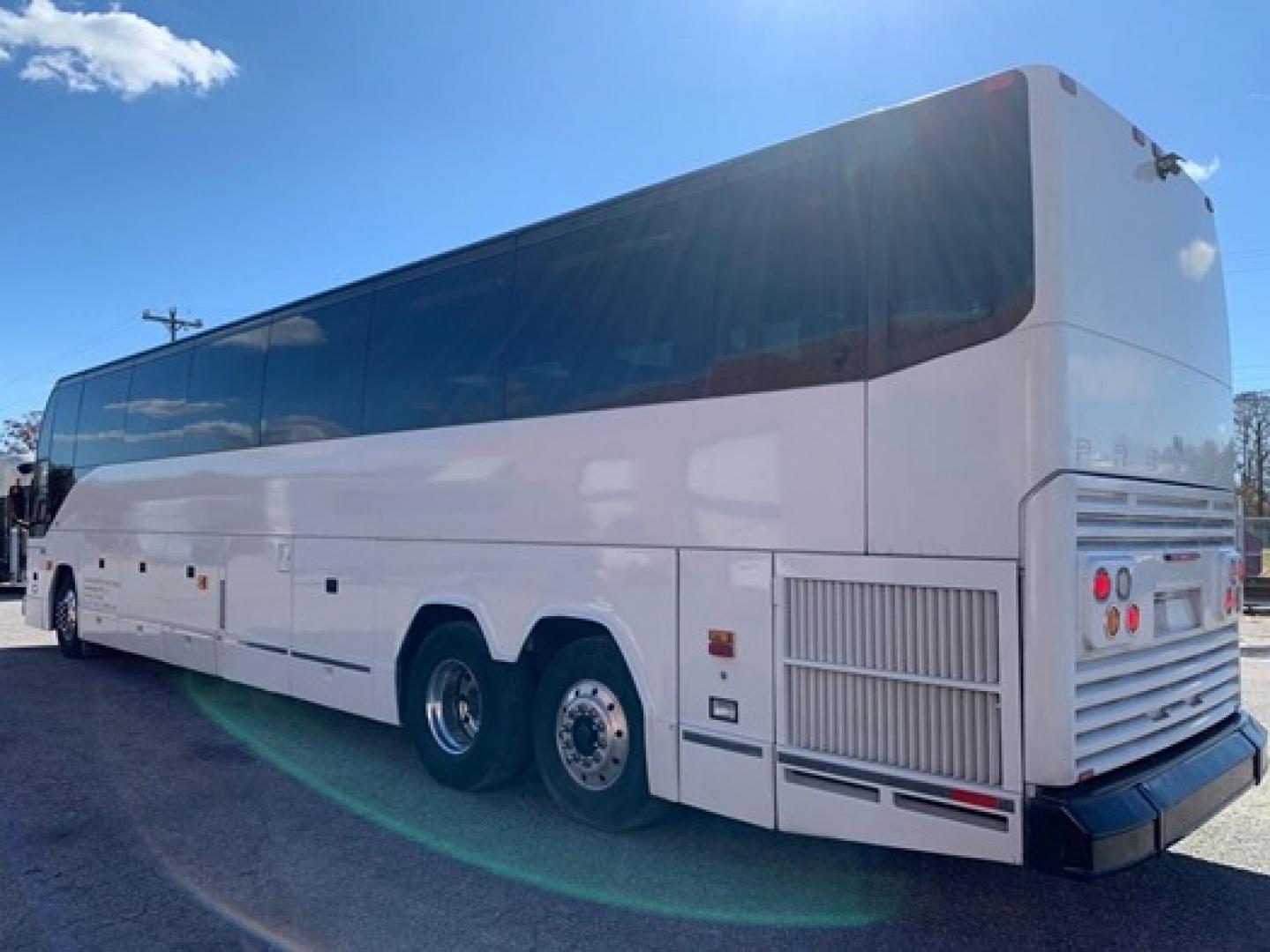 2001 White /Multi Prevost HS-45 with an Detroit Diesel Series 60 engine, Allison transmission, 0.000000, 0.000000 - Photo#3