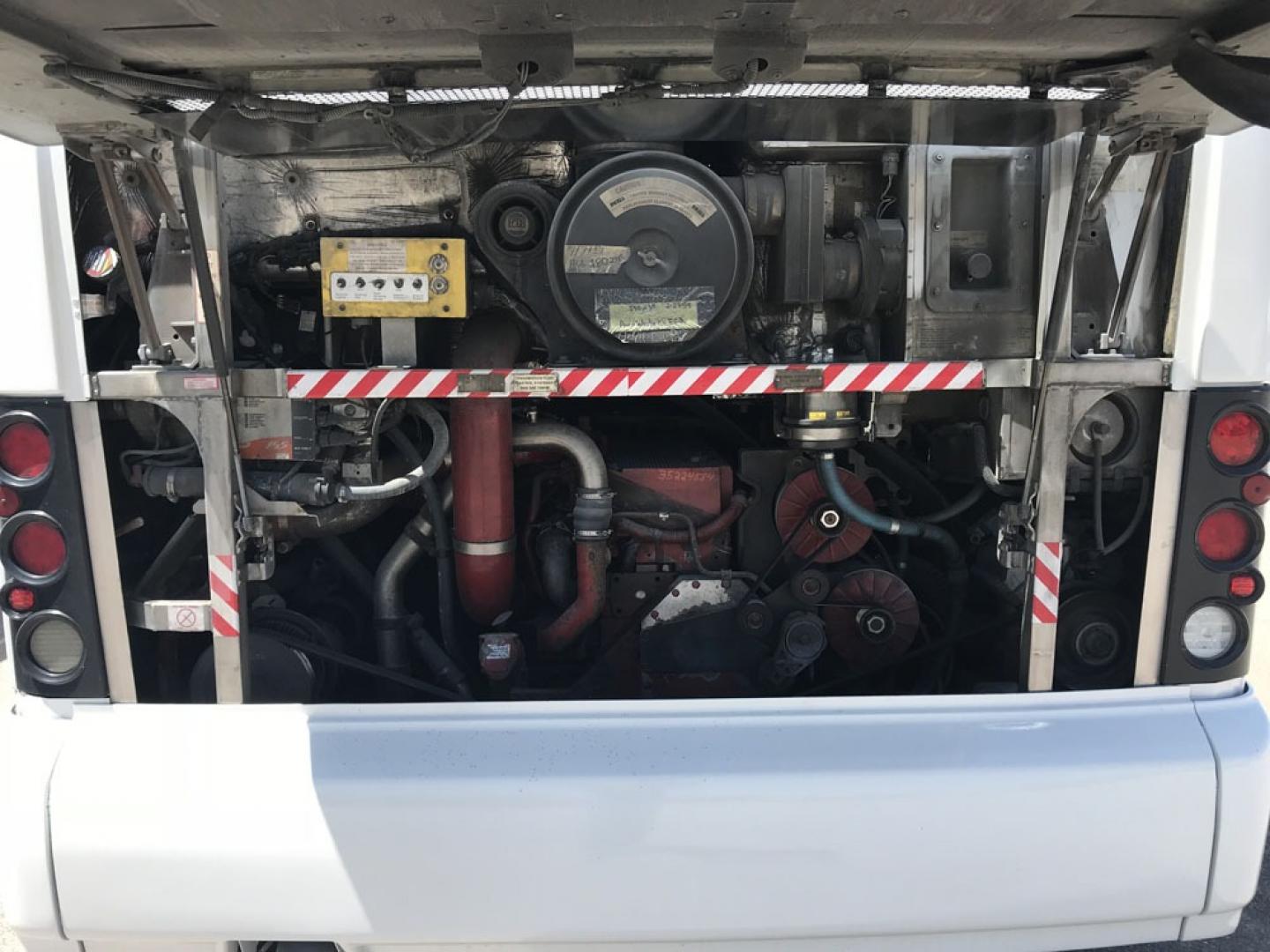 2008 White MCI J4500 with an Cummins ISM engine, ZF AUTO transmission, 0.000000, 0.000000 - Photo#7