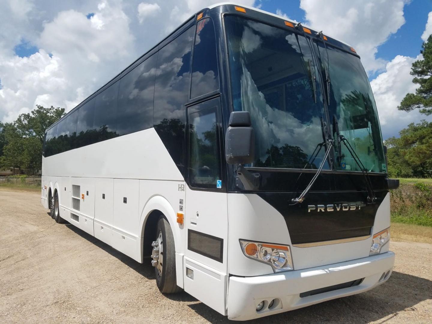 2012 Prevost HS-45 with an VOLVO d-13 engine, Allison transmission, located at 1725 US-68 N, Bellefontaine, OH, 43311, (937) 592-5466, 40.387783, -83.752388 - 2012 Prevost H3-45 – Volvo D-13 Diesel Engine - Allison B-500 Transmission - 45' - 56 Passengers - Alloy Wheels - Enclosed Parcel Racks - Monitors and DVD – Satellite - 110V Outlets - Photo#0