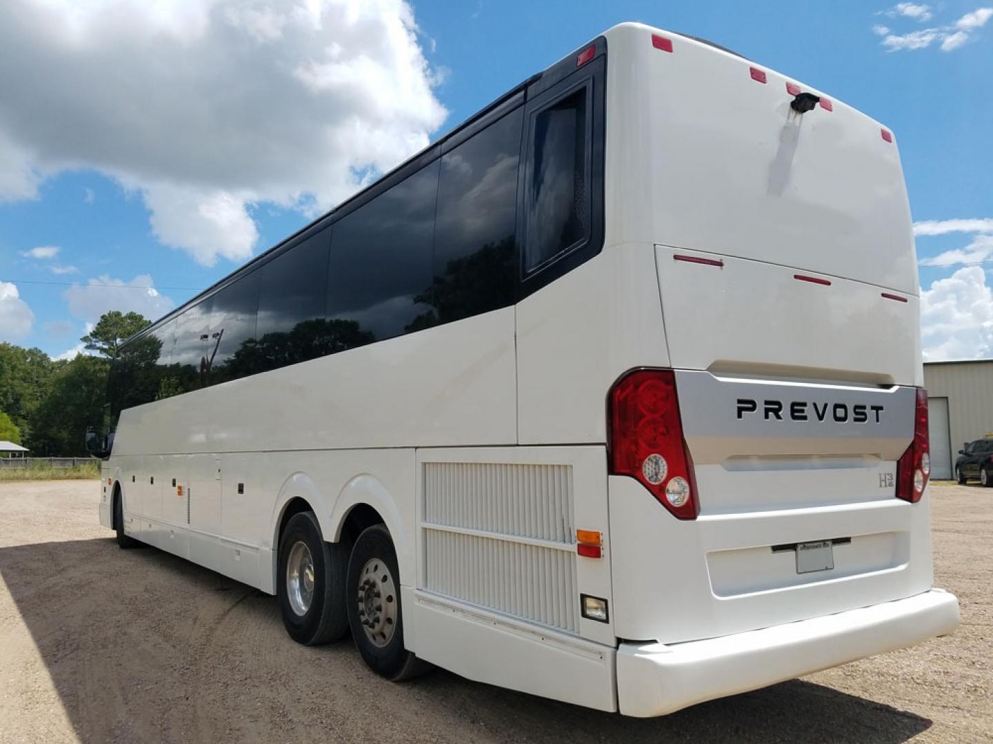 2012 Prevost HS-45 with an VOLVO d-13 engine, Allison transmission, located at 1725 US-68 N, Bellefontaine, OH, 43311, (937) 592-5466, 40.387783, -83.752388 - 2012 Prevost H3-45 – Volvo D-13 Diesel Engine - Allison B-500 Transmission - 45' - 56 Passengers - Alloy Wheels - Enclosed Parcel Racks - Monitors and DVD – Satellite - 110V Outlets - Photo#2