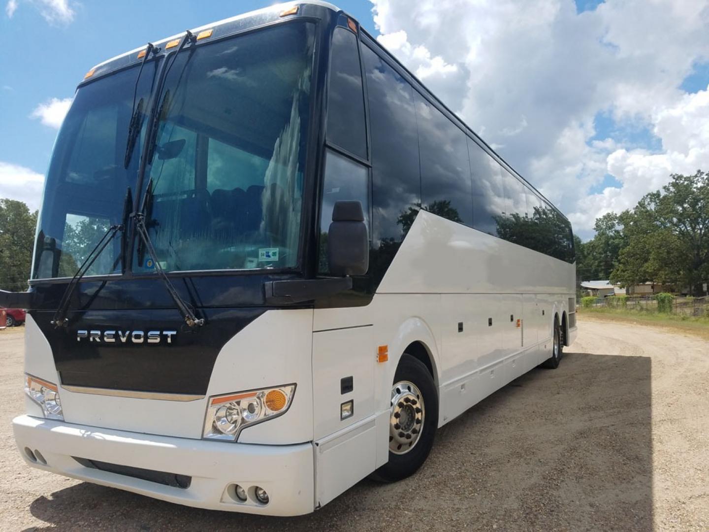 2012 Prevost HS-45 with an VOLVO d-13 engine, Allison transmission, located at 1725 US-68 N, Bellefontaine, OH, 43311, (937) 592-5466, 40.387783, -83.752388 - 2012 Prevost H3-45 – Volvo D-13 Diesel Engine - Allison B-500 Transmission - 45' - 56 Passengers - Alloy Wheels - Enclosed Parcel Racks - Monitors and DVD – Satellite - 110V Outlets - Photo#3