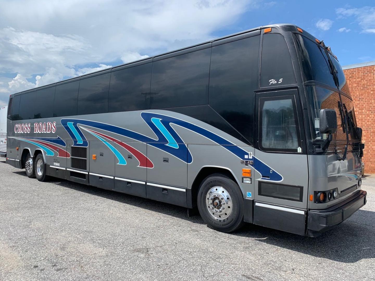 1998 Prevost HS-45 with an Detroit Diesel Series 60 engine, Allison transmission, 0.000000, 0.000000 - 1998 Prevost H3-45 - Series 60 Detroit Diesel - Allison Automatic Transmission - 45' - 56 Passengers -Enclosed Parcel Racks - 5 Flat Screens and DVD - Photo#0