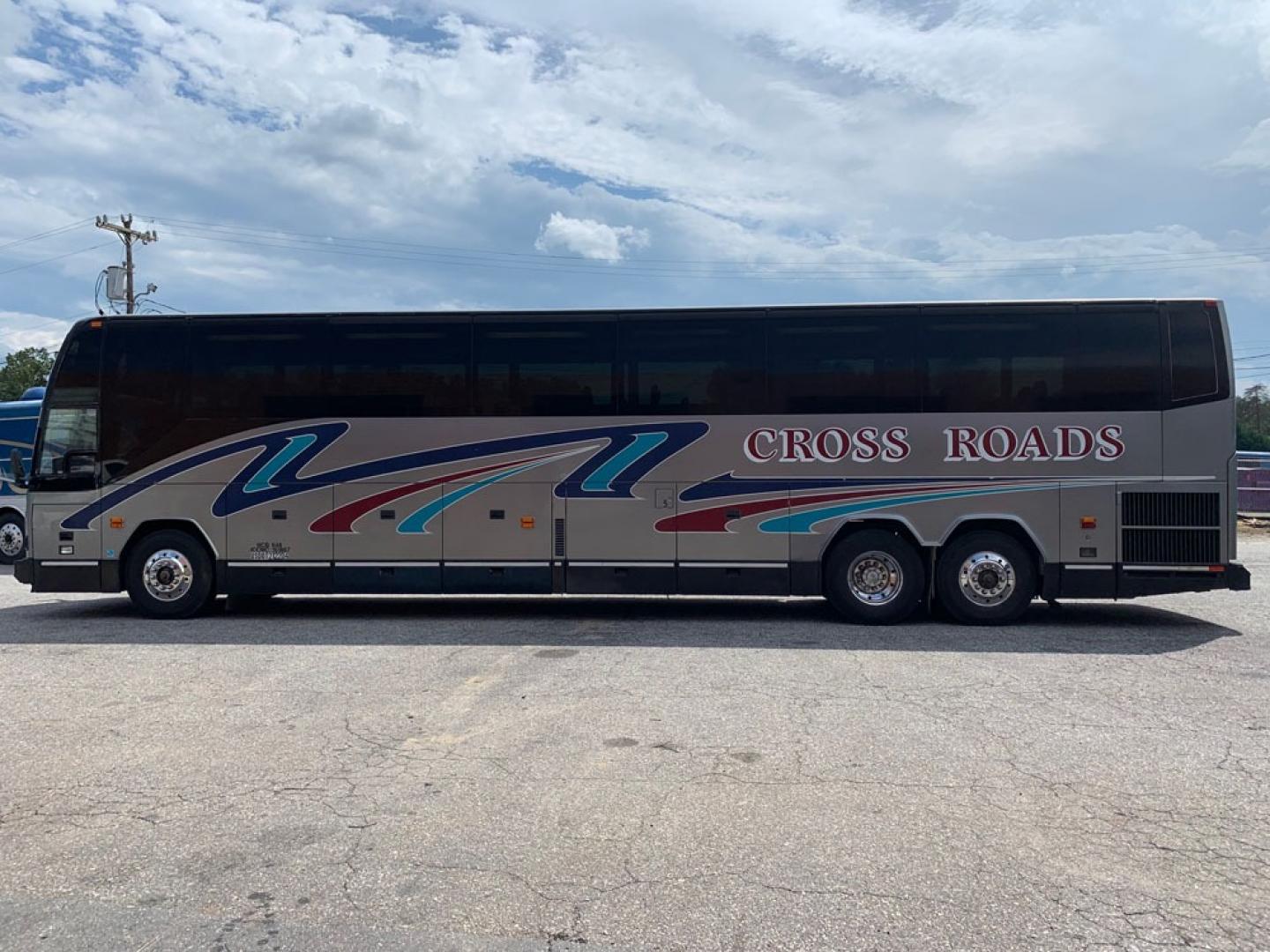 1998 Prevost HS-45 with an Detroit Diesel Series 60 engine, Allison transmission, 0.000000, 0.000000 - 1998 Prevost H3-45 - Series 60 Detroit Diesel - Allison Automatic Transmission - 45' - 56 Passengers -Enclosed Parcel Racks - 5 Flat Screens and DVD - Photo#4