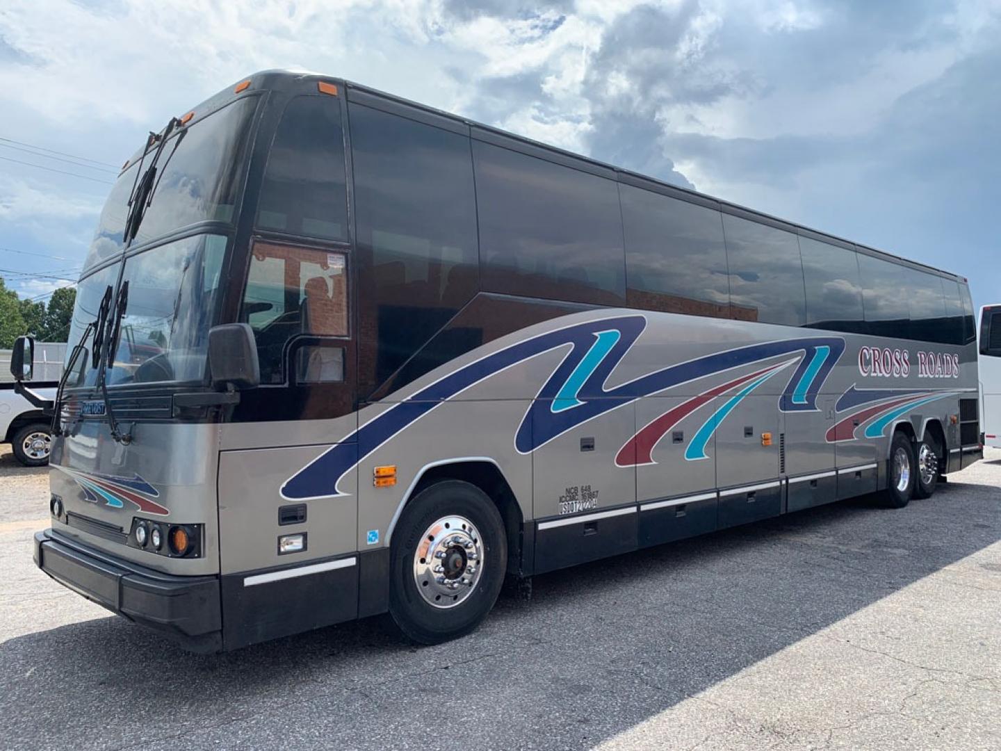 1998 Prevost HS-45 with an Detroit Diesel Series 60 engine, Allison transmission, 0.000000, 0.000000 - 1998 Prevost H3-45 - Series 60 Detroit Diesel - Allison Automatic Transmission - 45' - 56 Passengers -Enclosed Parcel Racks - 5 Flat Screens and DVD - Photo#5