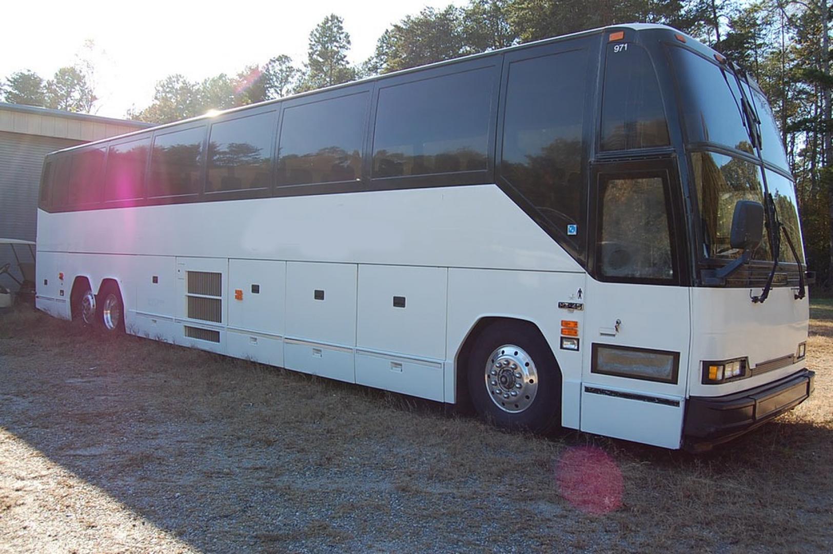 1997 Prevost HS-45 with an Detroit Diesel Series 60 engine, Allison transmission, 0.000000, 0.000000 - 1997 Prevost H3-45 - Series 60 Detroit Diesel - Allison Automatic Transmission - 45' - Alloy Wheels - 56 Passengers - Open Parcel Racks - 3 Monitors and DVD – Restroom - Photo#0