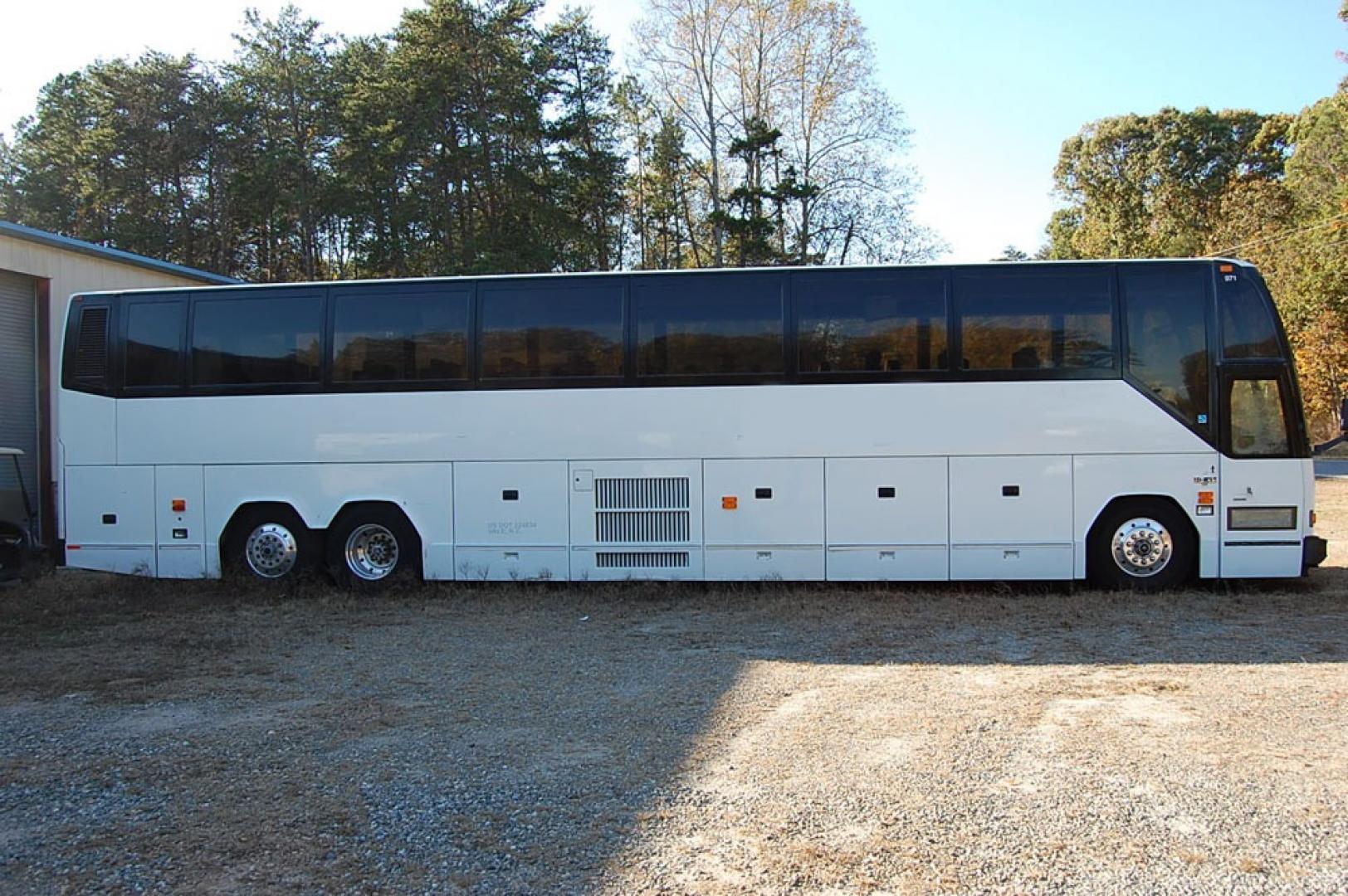 1997 Prevost HS-45 with an Detroit Diesel Series 60 engine, Allison transmission, 0.000000, 0.000000 - 1997 Prevost H3-45 - Series 60 Detroit Diesel - Allison Automatic Transmission - 45' - Alloy Wheels - 56 Passengers - Open Parcel Racks - 3 Monitors and DVD – Restroom - Photo#1