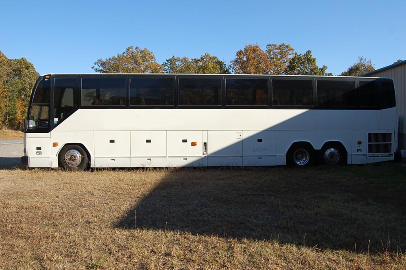 1997 Prevost HS-45 with an Detroit Diesel Series 60 engine, Allison transmission, 0.000000, 0.000000 - 1997 Prevost H3-45 - Series 60 Detroit Diesel - Allison Automatic Transmission - 45' - Alloy Wheels - 56 Passengers - Open Parcel Racks - 3 Monitors and DVD – Restroom - Photo#3