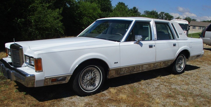 photo of 1989 Lincoln Town Car Signature