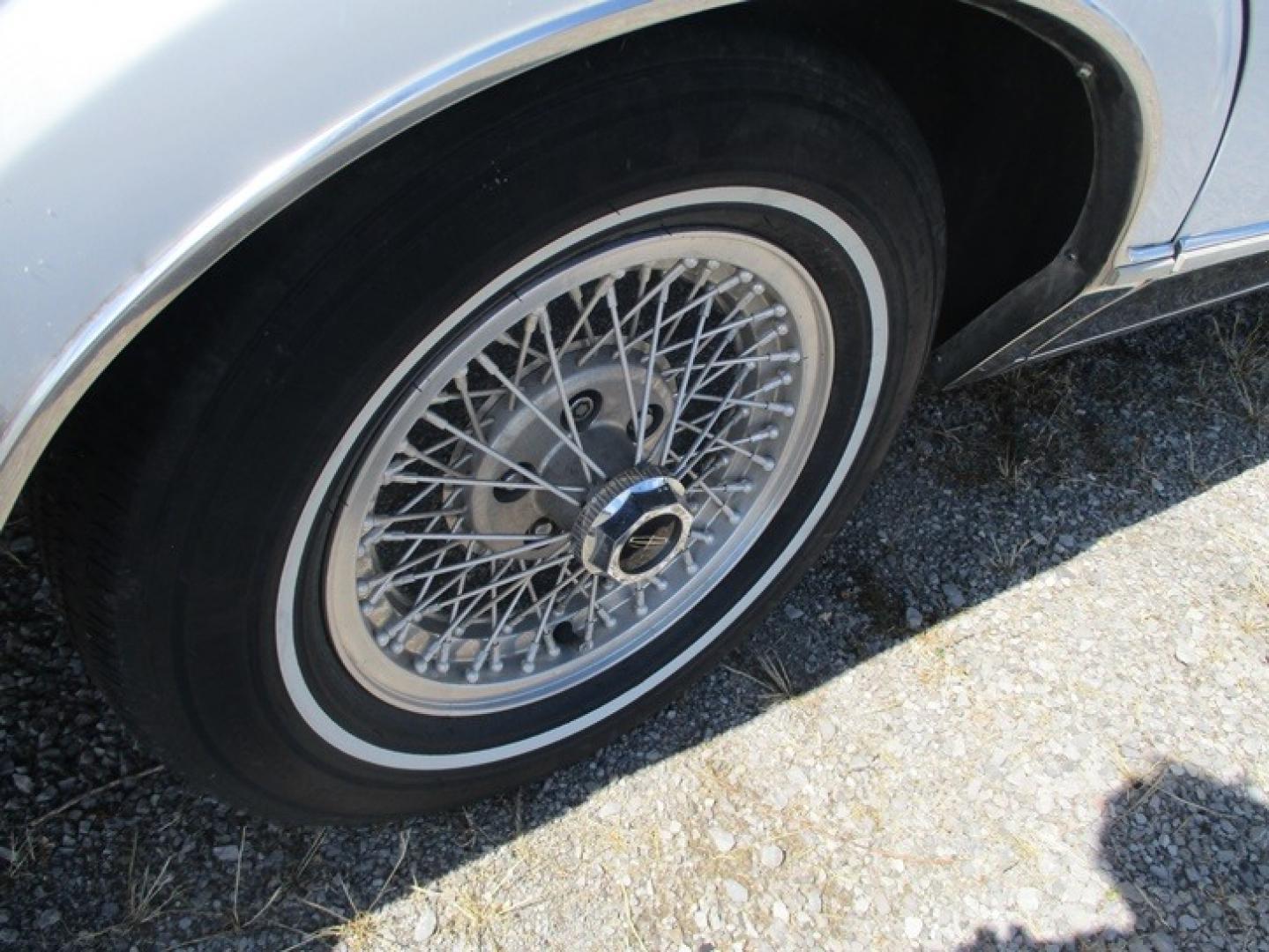 1989 White /White Lincoln Town Car (1LNBM82F7KY) with an V8 engine, Automatic transmission, located at 1725 US-68 N, Bellefontaine, OH, 43311, (937) 592-5466, 40.387783, -83.752388 - 1989 LINCOLN LUXURY TOWN CAR 5.0L V8, AUTO, Landau Top w/Coach Lights, White/White Leather Int., AM/FM/CASS, Opera Windows, Auto Lighting Power Antenna, PW, PL, Power Deck Release, Tilt Steering, Fingertip Speed Control, Alum Wire Wheels. Loaded with extras - Photo#30