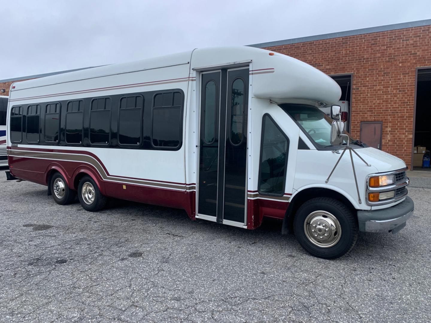 2000 White /Gray Chevrolet 3500 with an Diesel engine, Auto transmission, 0.000000, 0.000000 - 2000 Chevrolet 3500 Startrans Conversion, 6.5L Diesel Jasper Rebuilt Engine, Automatic Transmission, 28 passengers & driver, 24 passengers with Luggage, High Back Seats, Seat Belts, Aisle Sliders, Overhead Storage, Front/Rear A/C, Stainless Wheel Simulators. - Photo#0