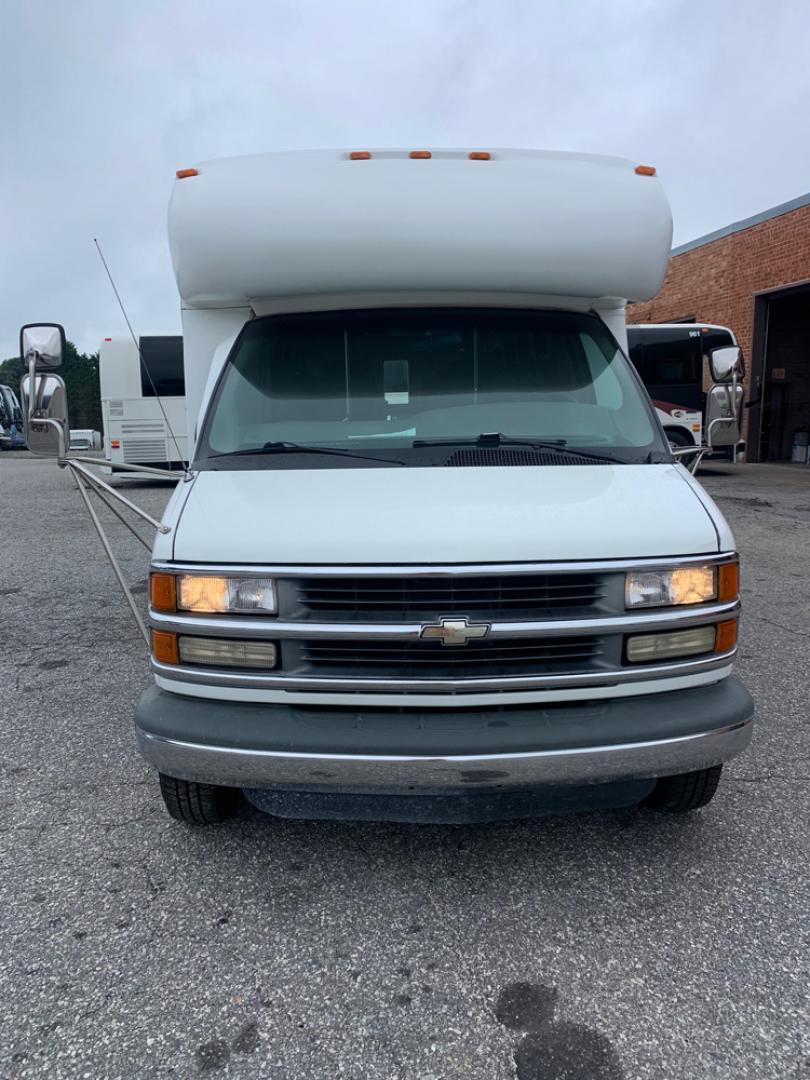 2000 White /Gray Chevrolet 3500 with an Diesel engine, Auto transmission, 0.000000, 0.000000 - Photo#7