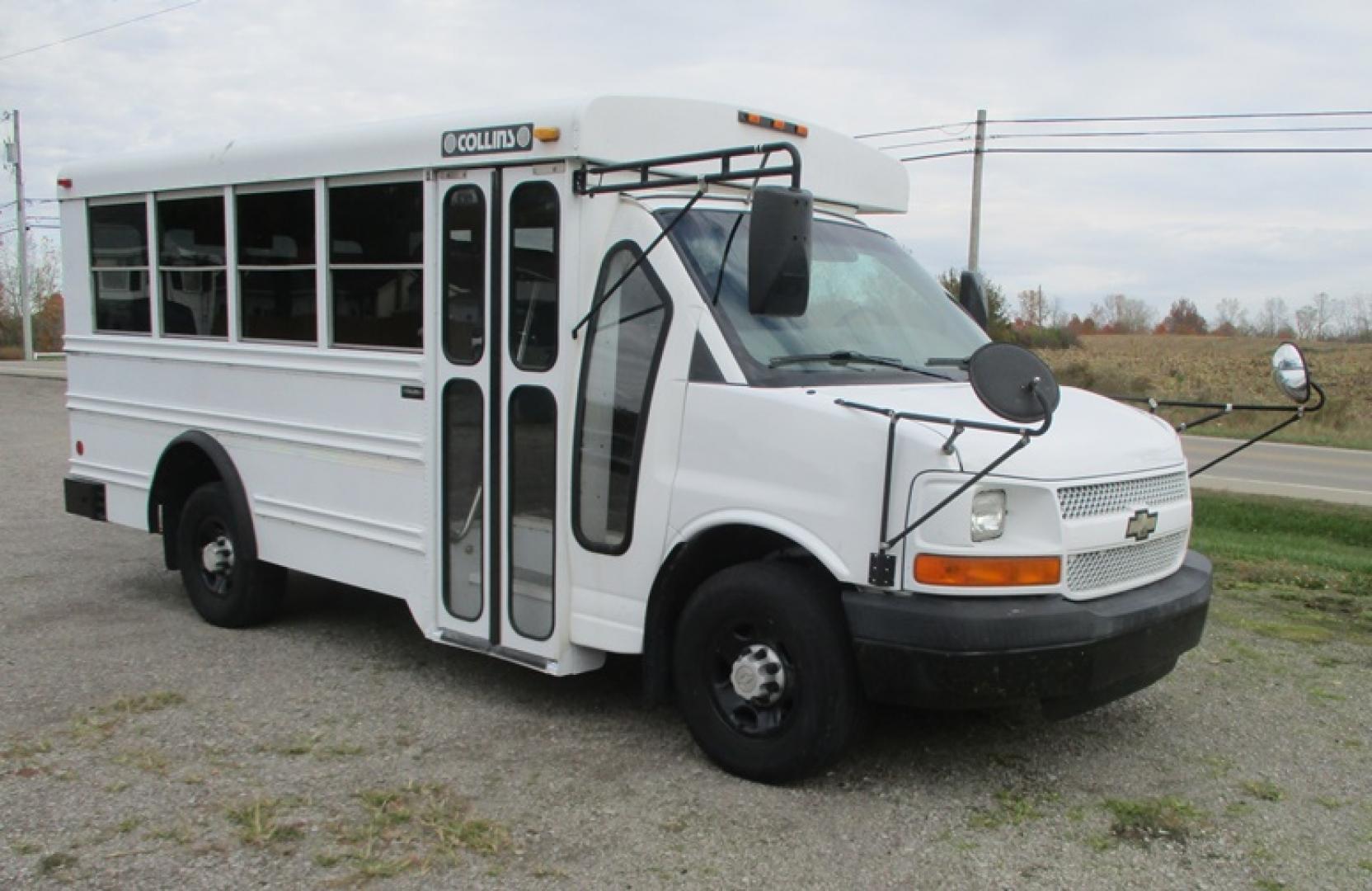 2006 White /Gray Chevrolet Express G3500 (1GBHG31V861) with an 4.8L V8 OHV 16V engine, 4-Speed Automatic transmission, located at 1725 US-68 N, Bellefontaine, OH, 43311, (937) 592-5466, 40.387783, -83.752388 - 2006 CHEVROLET “3500” 14 psg. + driver Collins Activity Bus, 4.8 V8, Auto, White/Gray, Bifold Entry Doors, Rear Door, AC/Heat Front & Rear, PS, PB, Hi-back Belted Seats, 4 Exterior Heated Mirrors, Tinted Windows, Roof & Rear Emergency Exits. Low Miles - Photo#2