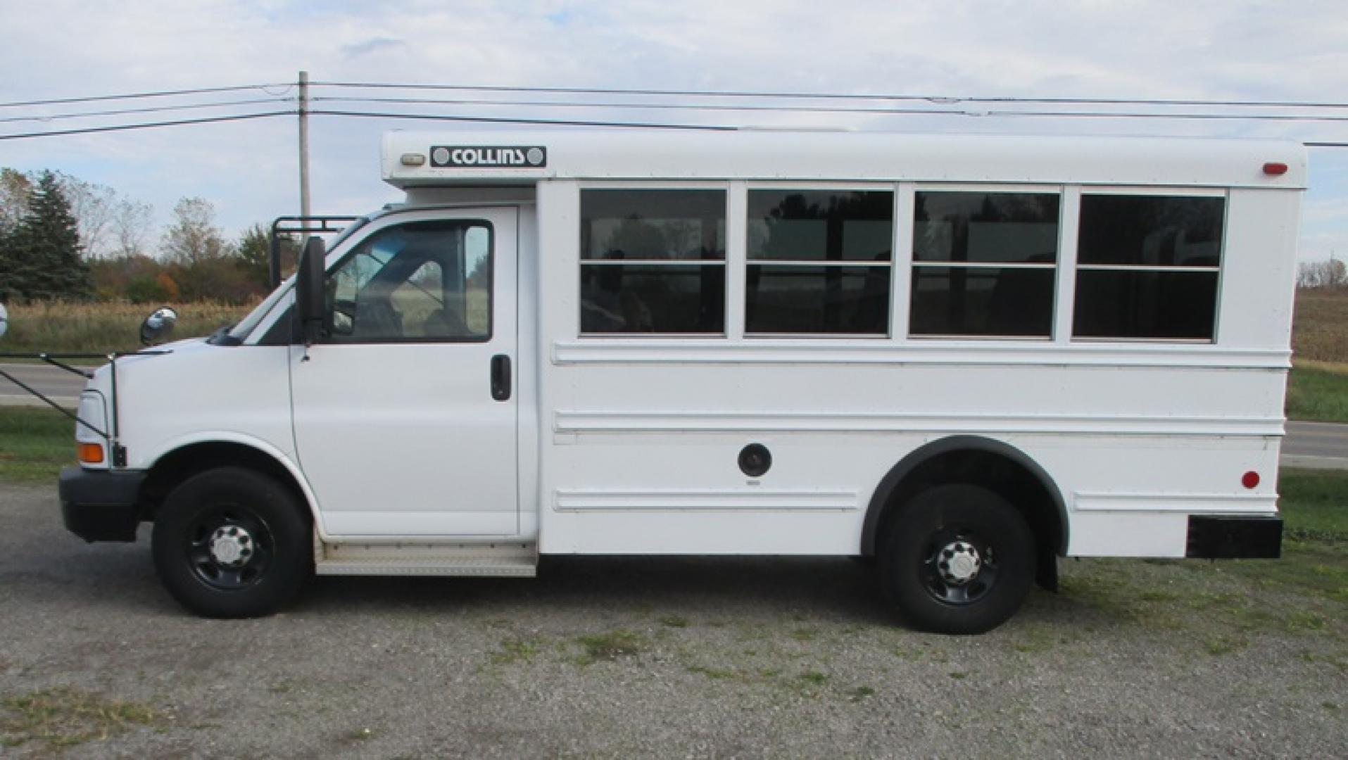 2006 White /Gray Chevrolet Express G3500 (1GBHG31V861) with an 4.8L V8 OHV 16V engine, 4-Speed Automatic transmission, located at 1725 US-68 N, Bellefontaine, OH, 43311, (937) 592-5466, 40.387783, -83.752388 - 2006 CHEVROLET “3500” 14 psg. + driver Collins Activity Bus, 4.8 V8, Auto, White/Gray, Bifold Entry Doors, Rear Door, AC/Heat Front & Rear, PS, PB, Hi-back Belted Seats, 4 Exterior Heated Mirrors, Tinted Windows, Roof & Rear Emergency Exits. Low Miles - Photo#4