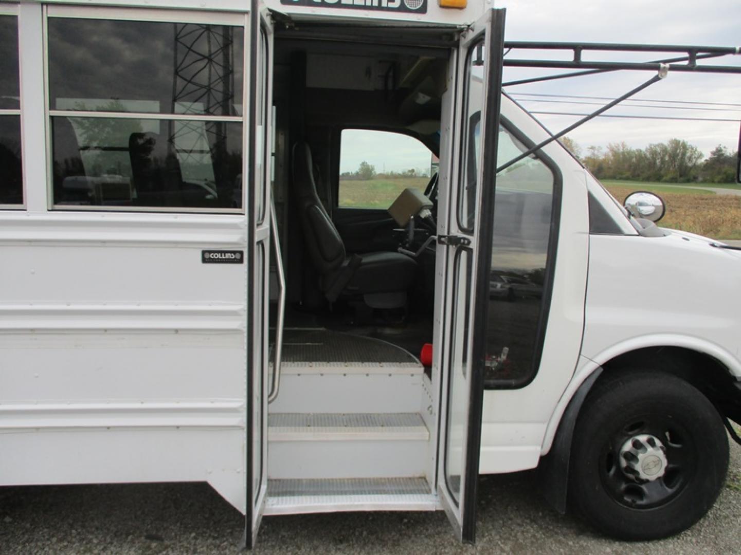 2006 White /Gray Chevrolet Express G3500 (1GBHG31V861) with an 4.8L V8 OHV 16V engine, 4-Speed Automatic transmission, located at 1725 US-68 N, Bellefontaine, OH, 43311, (937) 592-5466, 40.387783, -83.752388 - 2006 CHEVROLET “3500” 14 psg. + driver Collins Activity Bus, 4.8 V8, Auto, White/Gray, Bifold Entry Doors, Rear Door, AC/Heat Front & Rear, PS, PB, Hi-back Belted Seats, 4 Exterior Heated Mirrors, Tinted Windows, Roof & Rear Emergency Exits. Low Miles - Photo#7