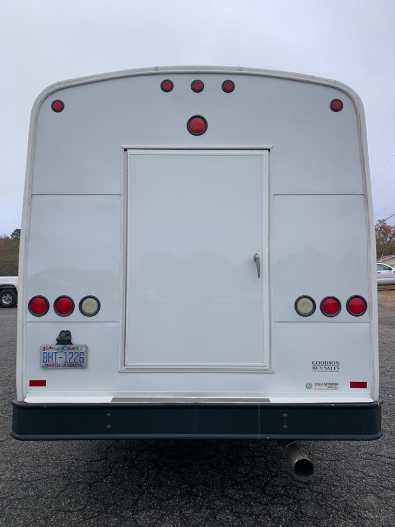 2009 White /Gray Chevrolet C4500 with an Diesel engine, Auto transmission, located at 1725 US-68 N, Bellefontaine, OH, 43311, (937) 592-5466, 40.387783, -83.752388 - 2009 Chevrolet C4500 Champion Conversion – 6.6L Duramax Diesel Engine, Allison Automatic Trans, 28 Passengers + Driver, High Back Reclining Seats, Retractable Seat Belts, Aisle Sliders, Electric Entrance Door, Overhead Luggage Racks, Reading Lights, Front & Rear A/C. Stainless Wheel Simulators 6 N - Photo#5