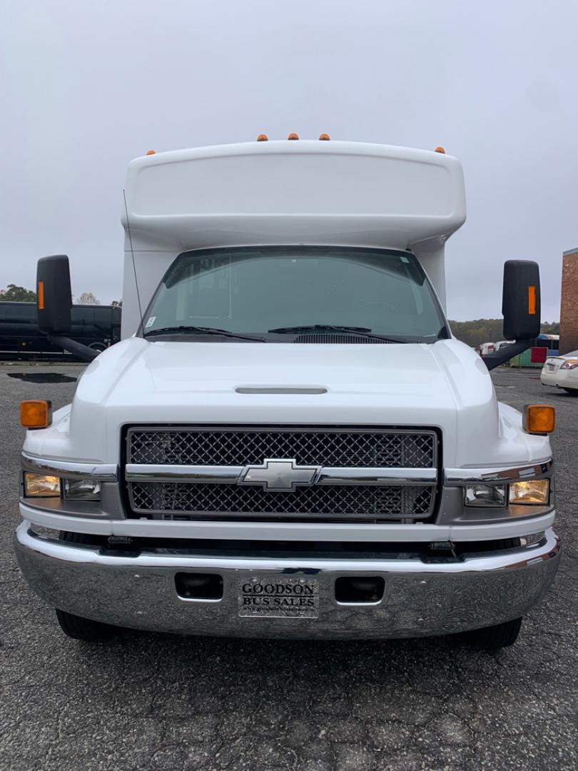 2009 White /Gray Chevrolet C4500 with an Diesel engine, Auto transmission, located at 1725 US-68 N, Bellefontaine, OH, 43311, (937) 592-5466, 40.387783, -83.752388 - 2009 Chevrolet C4500 Champion Conversion – 6.6L Duramax Diesel Engine, Allison Automatic Trans, 28 Passengers + Driver, High Back Reclining Seats, Retractable Seat Belts, Aisle Sliders, Electric Entrance Door, Overhead Luggage Racks, Reading Lights, Front & Rear A/C. Stainless Wheel Simulators 6 N - Photo#4