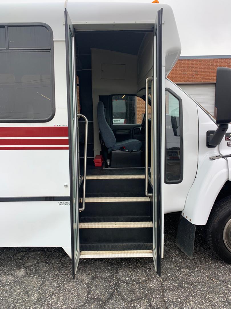 2009 White /Gray Chevrolet C4500 with an Diesel engine, Auto transmission, located at 1725 US-68 N, Bellefontaine, OH, 43311, (937) 592-5466, 40.387783, -83.752388 - 2009 Chevrolet C4500 Champion Conversion – 6.6L Duramax Diesel Engine, Allison Automatic Trans, 28 Passengers + Driver, High Back Reclining Seats, Retractable Seat Belts, Aisle Sliders, Electric Entrance Door, Overhead Luggage Racks, Reading Lights, Front & Rear A/C. Stainless Wheel Simulators 6 N - Photo#8