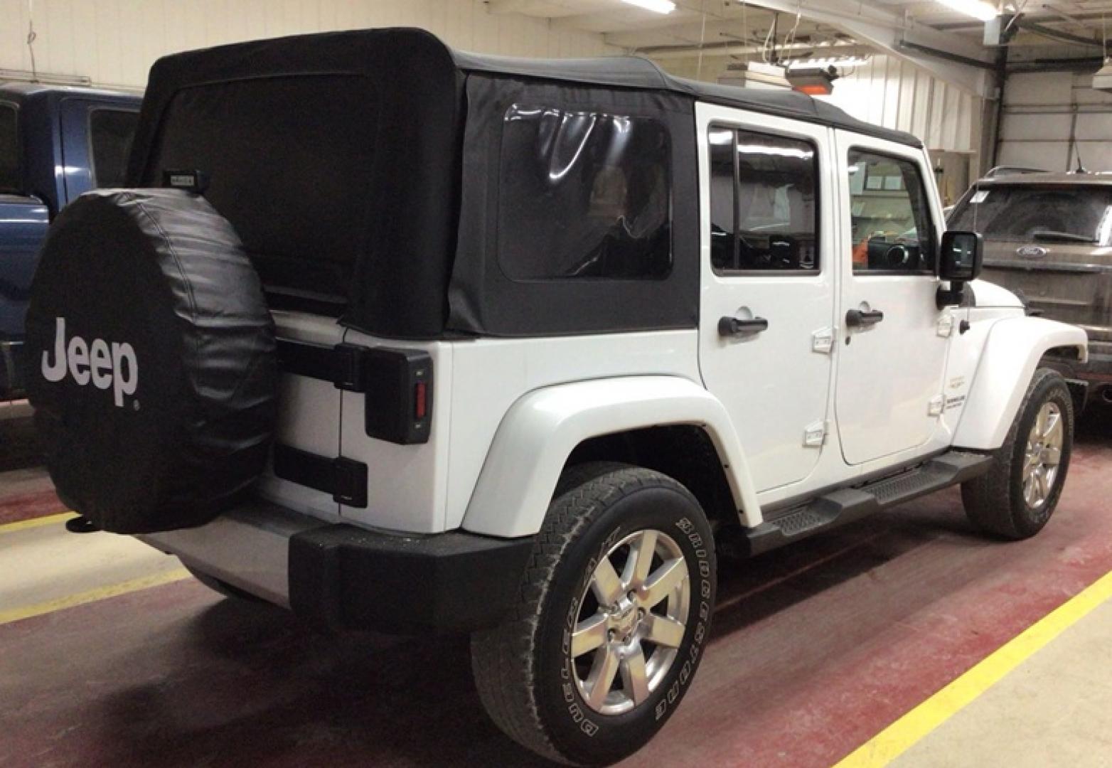 2015 White /Brown Jeep Wrangler Unlimited Sahara 4WD (1C4BJWEG8FL) with an 3.6L V6 DOHC 24V FFV engine, Auto transmission, located at 1725 US-68 N, Bellefontaine, OH, 43311, (937) 592-5466, 40.387783, -83.752388 - Photo#1