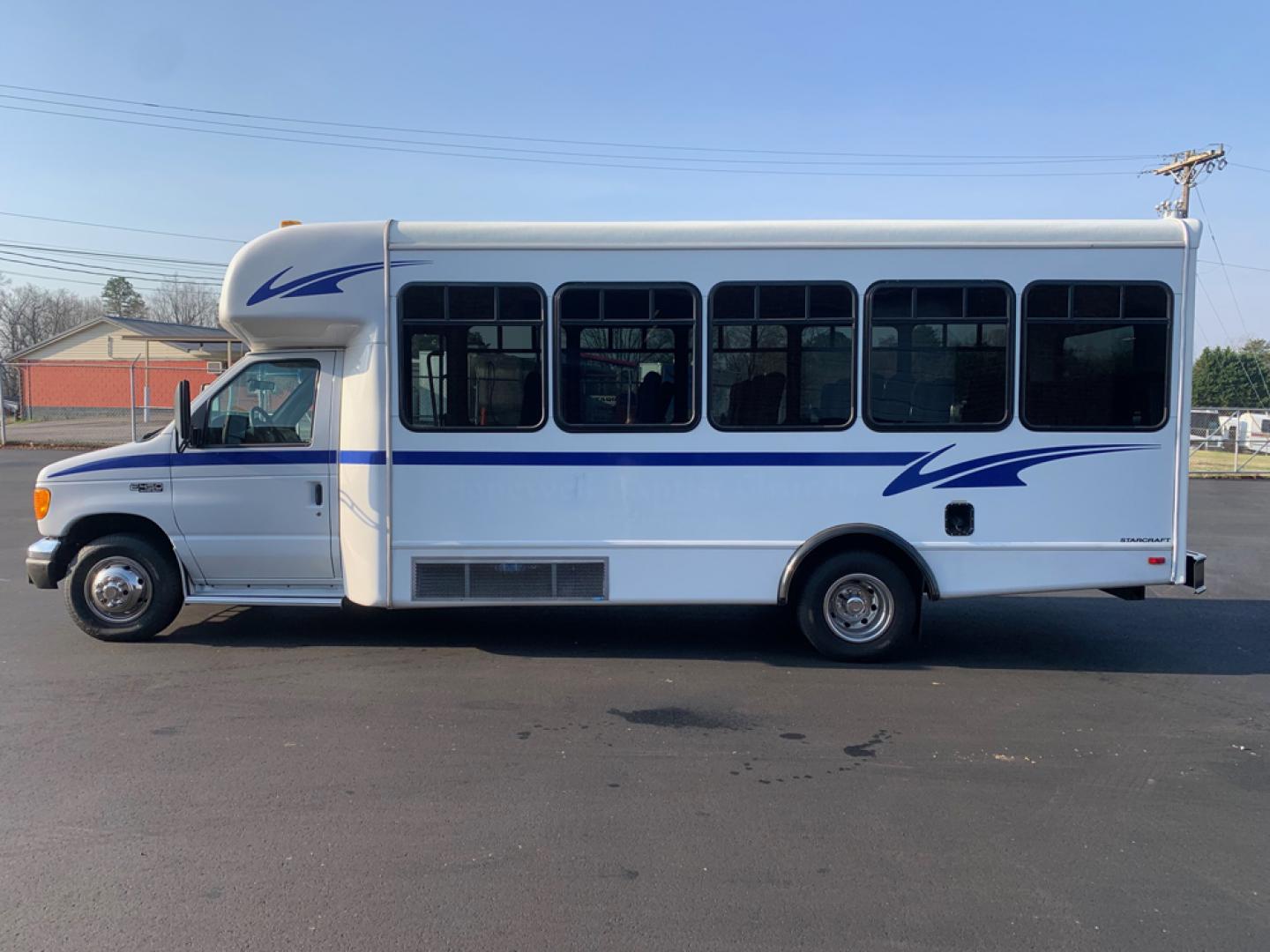 2004 White Ford E450 with an 6.8L V10 engine, Auton transmission, 0.000000, 0.000000 - 2004 Ford E-450 – 6.8L V10 – Auto – Electric Entrance Door – 25 passengers + Driver – High Back Reclining Seats – Aisle Sliders – Overhead Luggage – Reading Lights – Stainless Wheel Simulators – Front/Rear AC- Rear Door - Photo#5