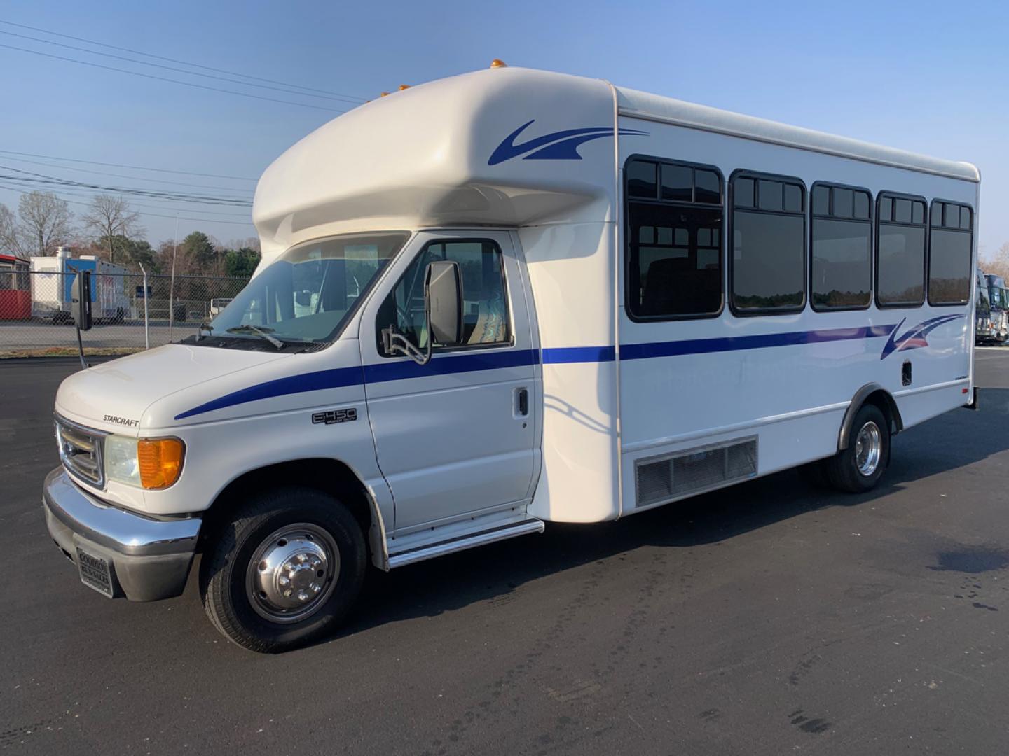 2004 White Ford E450 with an 6.8L V10 engine, Auton transmission, 0.000000, 0.000000 - 2004 Ford E-450 – 6.8L V10 – Auto – Electric Entrance Door – 25 passengers + Driver – High Back Reclining Seats – Aisle Sliders – Overhead Luggage – Reading Lights – Stainless Wheel Simulators – Front/Rear AC- Rear Door - Photo#6