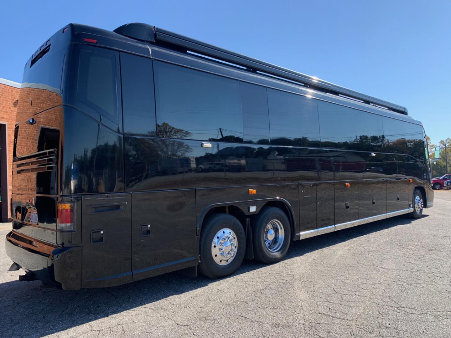 2006 Black MCI E4500 with an Caterpillar D13 Diesel engine, Allison transmission, 0.000000, 0.000000 - 2006 MCI – Caterpillar D13 Diesel, Allison Trans, 45’ Long, Front Lounge, Kitchen, Bath w/Shower, Rear Lounge (could convert to Bedroom), Closet Space, 2 Electric Awnings, 2 Roof A/C w/Heat Strips, 20KW EPS Diesel Generators, Aluminum Wheels, Interior by Amadas, One Owner, Garage Kept. - Photo#3